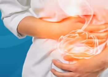 من أكثر الأمراض انتشارًا.. خبيرة: هذه أعراض التهاب المعدة و7 نصائح بسيطة لعلاجه