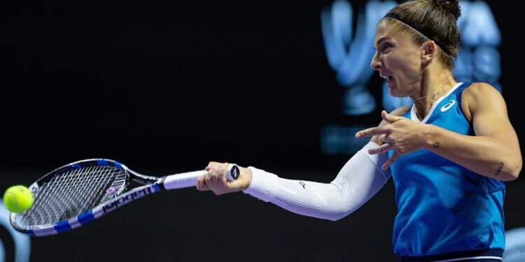 بطلة 2023 تودّع نهائيات رابطة محترفات التنس.. وقمة مرتقبة تجمع سابالينكا بكوكو جوف