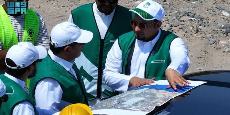 رئيس هيئة الطرق المكلف يتفقد مشاريع الطرق بمنطقة المدينة المنورة