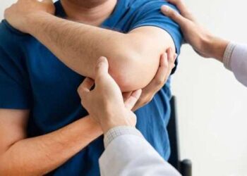 آلام بالعضلات وصعوبة في المشي.. تعرف على أعراض نقص فيتامين “د”