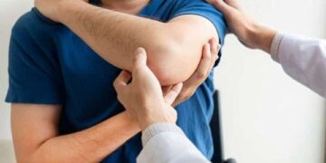 آلام بالعضلات وصعوبة في المشي.. تعرف على أعراض نقص فيتامين “د”