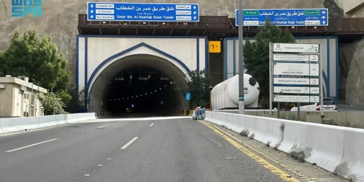 الطرق الدائرية في مكة المكرمة تسهل الحركة بين أحيائها وتربطها بالطرق السريعة