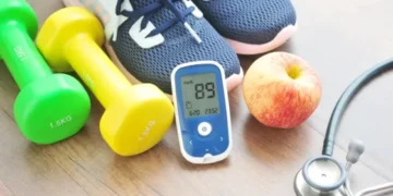 منها ممارسة الرياضة والتخلص من الوزن الزائد.. تعرف على طرق الحفاظ على مستوى السكر في الدم