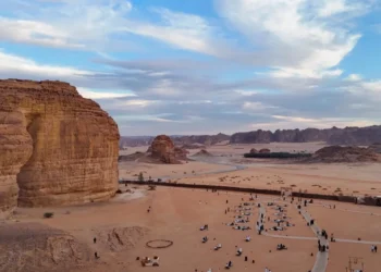 “جبل الفيل”.. أعجوبة طبيعية تجذب السياح لـ”العُلا”