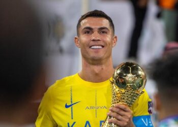 صحيفة فرنسية تشيد بـ”رونالدو” بعد تألقه في مباراة العين