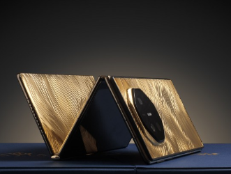 Huawei Mate XT Ultimate بوزن 1 كيلوجرام من الذهب عيار 18.. سعره 375 ألف ريال سعودي