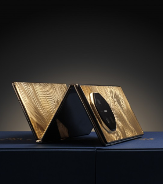 Huawei Mate XT Ultimate بوزن 1 كيلوجرام من الذهب عيار 18.. سعره 375 ألف ريال سعودي