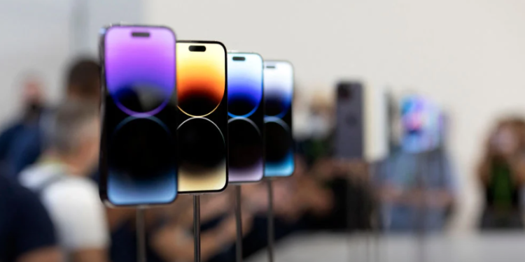 آبل تسحب آيفون 14 وآيفون 14 بلس وآيفون SE من 29 دولة.. بسبب منفذ Lightning