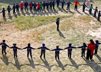 أكبر مسؤول طبي بريطاني: السمنة وأسلوب الحياة غير الصحي يقللان متوسط عمر الأطفال