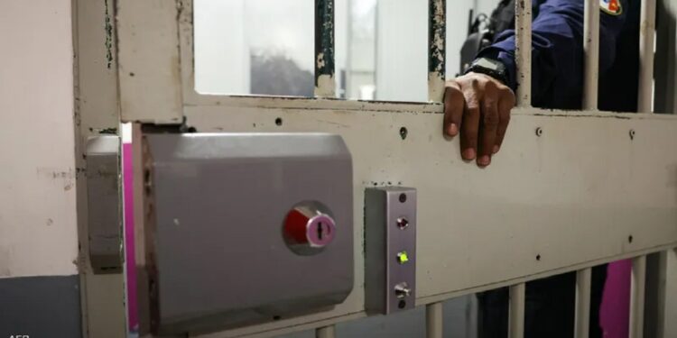 هروب سجين خلال موعد مع القنصلية المغربية في فرنسا بعملية "غريبة"