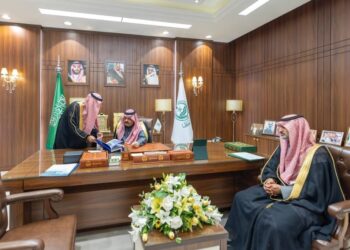 أمير حائل” يطلع على التقرير السنوي للتجمع الصحي بحائل لعام 2024م وخطط المستقبل