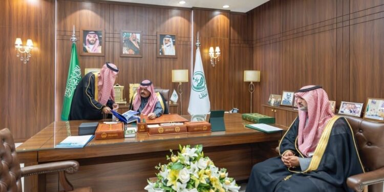 أمير حائل” يطلع على التقرير السنوي للتجمع الصحي بحائل لعام 2024م وخطط المستقبل