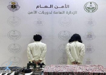 "دوريات الأمن بالرياض تقبض على شخصين لترويجهما الحشيش المخدر وأقراصًا خاضعة لتنظيم التداول الطبي"
