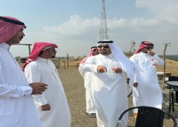 "محافظ بيش يتفقد المشاريع الاستثمارية في وادي ومنتزهات 'مسلية' ويستعرض تجهيزات فعاليات السفاري"