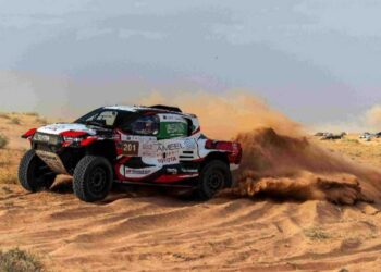 بدء تجارب المتسابقين لسياراتهم استعدادًا للانطلاق في رالي جدة 2024