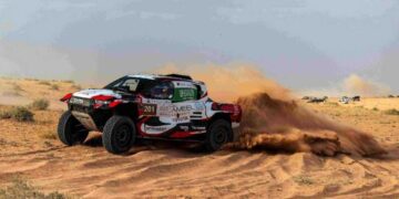 بدء تجارب المتسابقين لسياراتهم استعدادًا للانطلاق في رالي جدة 2024