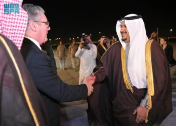 رئيس الوزراء البريطاني يغادر الرياض وفي مقدمة موديعه نائب أمير المنطقة