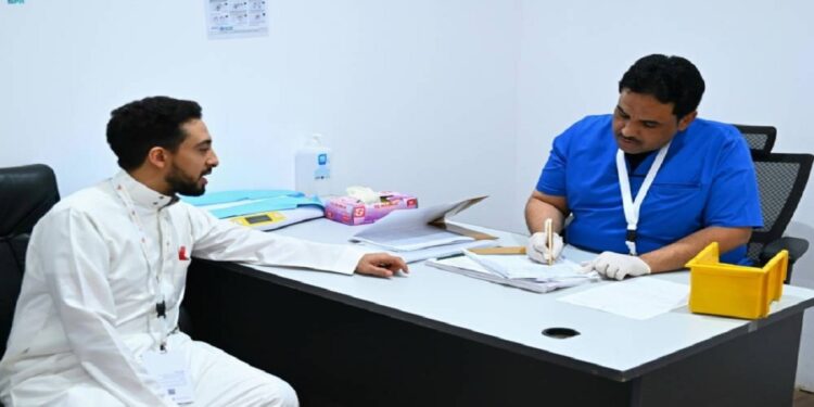 تجمع الرياض الصحي الثاني يقدم خدماته الصحية في مهرجان الملك عبدالعزيز للإبل