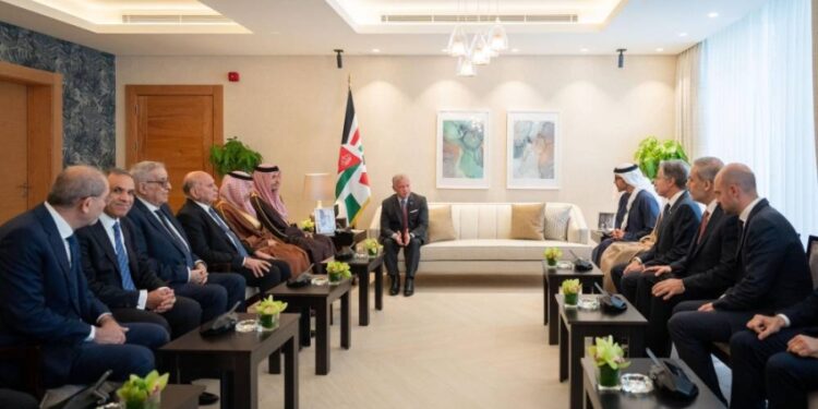 ملك الأردن يستقبل سمو وزير الخارجية وأعضاء لجنة الاتصال الوزارية العربية بشأن سوريا