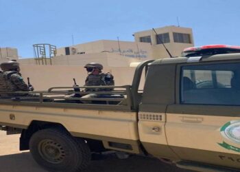 دوريات الأفواج الأمنية في جازان تضبط مخالفين لنظام أمن الحدود بحوزتهما مواد مخدرة