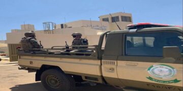 دوريات الأفواج الأمنية في جازان تضبط مخالفين لنظام أمن الحدود بحوزتهما مواد مخدرة