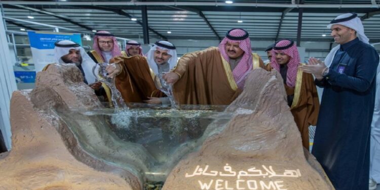 أمير حائل يدشن مركز التميز لإنتاج السلمون في المنطقة