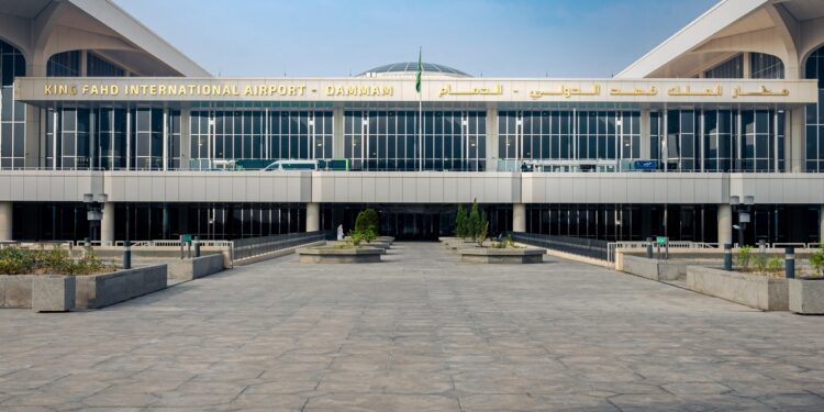 مطار الملك فهد الدولي يحقق المركز الأول في نسبـة الالتـزام بمعايير الأداء التشغيلي