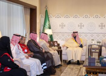 نائب أمير الشرقية يطلع على مبادرات وبرامج هيئة الهلال الأحمر السعودية بالمنطقة