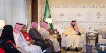 نائب أمير الشرقية يطلع على مبادرات وبرامج هيئة الهلال الأحمر السعودية بالمنطقة