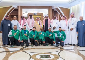 أمير المنطقة الشرقية يُكرّم لاعبي منتخب الأساتذة لألعاب القوى