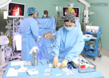 مستشفى الدكتور سليمان الحبيب بالخبر ينهي معاناة “أربعيني” مع ارتجاع وفتق المريء بتقنية متقدمة
