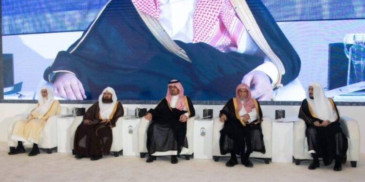 نائب أمير مكة يفتتح الملتقى العلمي الأول “مآثر سماحة الشيخ عبدالله بن حميد وجهوده في الشؤون الدينية بالمسجد الحرام”