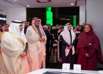 تحفيزًا للتبرع الطوعي بالدم.. وزير الصحة يدشّن مركز "دمي صحة" لتعزيز جهود التبرع بالدم في المملكة