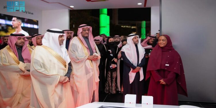 تحفيزًا للتبرع الطوعي بالدم.. وزير الصحة يدشّن مركز "دمي صحة" لتعزيز جهود التبرع بالدم في المملكة