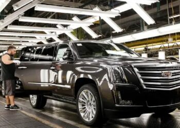 صناعة السيارات على مفترق طرق: تغييرات جذرية متوقعة بحلول 2025؟