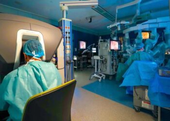 "مستشفى التخصصي بجدة ينجح في إجراء أول عملية زراعة كبد روبوتية في المنطقة الغربية"