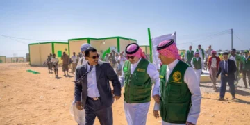 مركز الملك سلمان للإغاثة يسلم 100 وحدة سكنية للمتضررين من الأعاصير والسيول في مديرية المسيلة بمحافظة المهرة