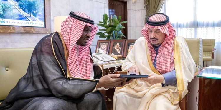 أمير منطقة الرياض يطلع على جهود وأعمال الجمعية السعودية لحكام كرة القدم