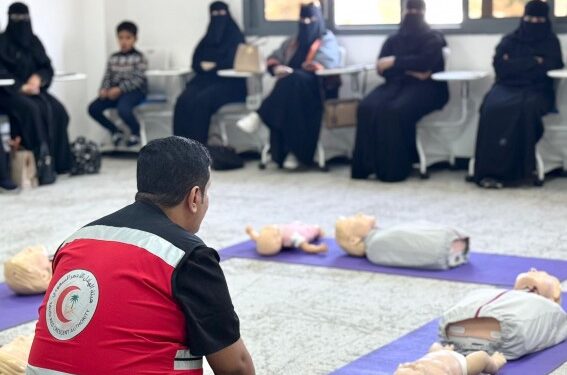 إطلاق برنامج لتأهيل 2880 معلمًا ومعلمة على “المسعف المدرسي” بالجوف