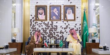 الأمير عبدالعزيز بن سعود يعقد جلسة مباحثات رسمية مع النائب الأول لرئيس مجلس الوزراء وزير الدفاع وزير الداخلية بدولة الكويت