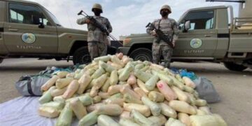 دوريات الأمن في جازان تقبض على مروج 45 كيلوجرامًا من نبات القات المخدر