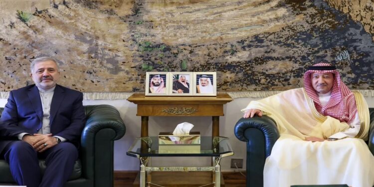 نائب وزير الخارجية السعودي يبحث مع السفير الإيراني علاقات البلدين