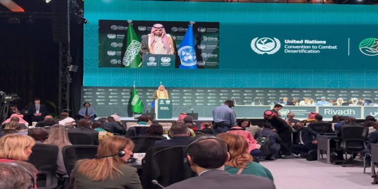 أمين منطقة الرياض: التحديات البيئية تؤثر على الأداء الاقتصادي والاجتماعي