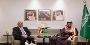 وزير الخارجية السعودي يبحث مع نظيريه العراقي واللبناني المستجدات الإقليمية