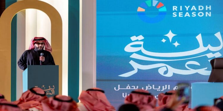 تركي آل الشيخ يبرم 5 اتفاقيات لدعم الزواج الجماعي ضمن مبادرات موسم الرياض 2024