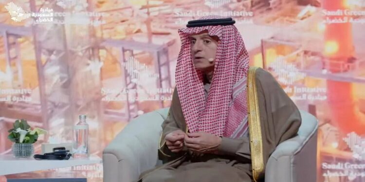 الجبير: استثمار السعودية في الطاقة الشمسية لتمكين اقتصاد مستدام