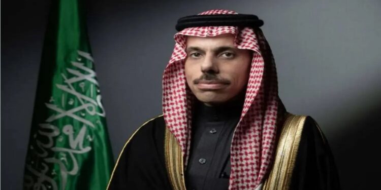 فيصل بن فرحان يبحث مع رئيس وزراء فلسطين الأوضاع في الأراضي المحتلة