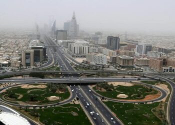 "الأنشطة غير النفطية تدفع النمو الاقتصادي في السعودية إلى 2.8% بالربع الثالث"