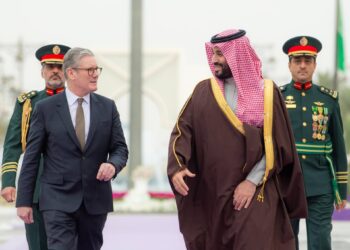 محمد بن سلمان وستارمر يعقدان لقاءً موسعاً