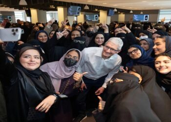 "رئيس «أبل» للمطورين الشباب في المنطقة: احتضنوا العملية وابحثوا عن المتعة في الرحلة"